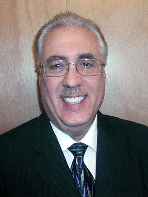 Dr. Randy Scarpiniti an expert cosmetic dentist who is a respected and highly recommended dentist in Lombard, IL near 60181. Dr. Randy Scarpiniti in Lombard, IL